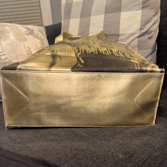 Victoria’s Secret Tote Bundle Bag + Makeup Case + Cozy Slipper Socks Set - Picture 6 of 15